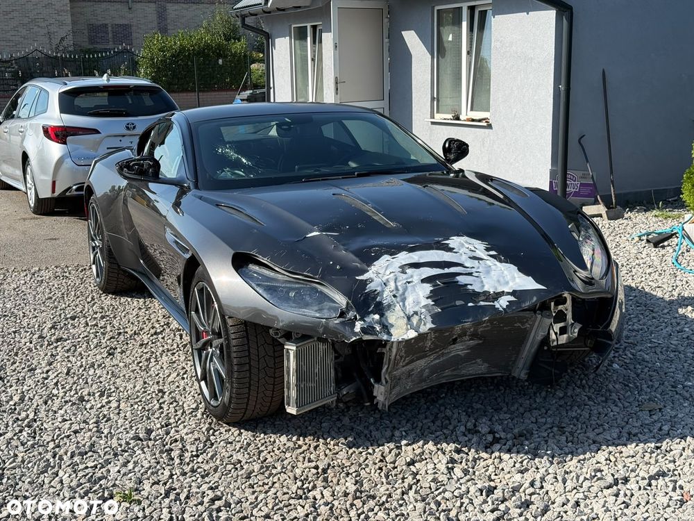 Aston Martin DB11 - 7