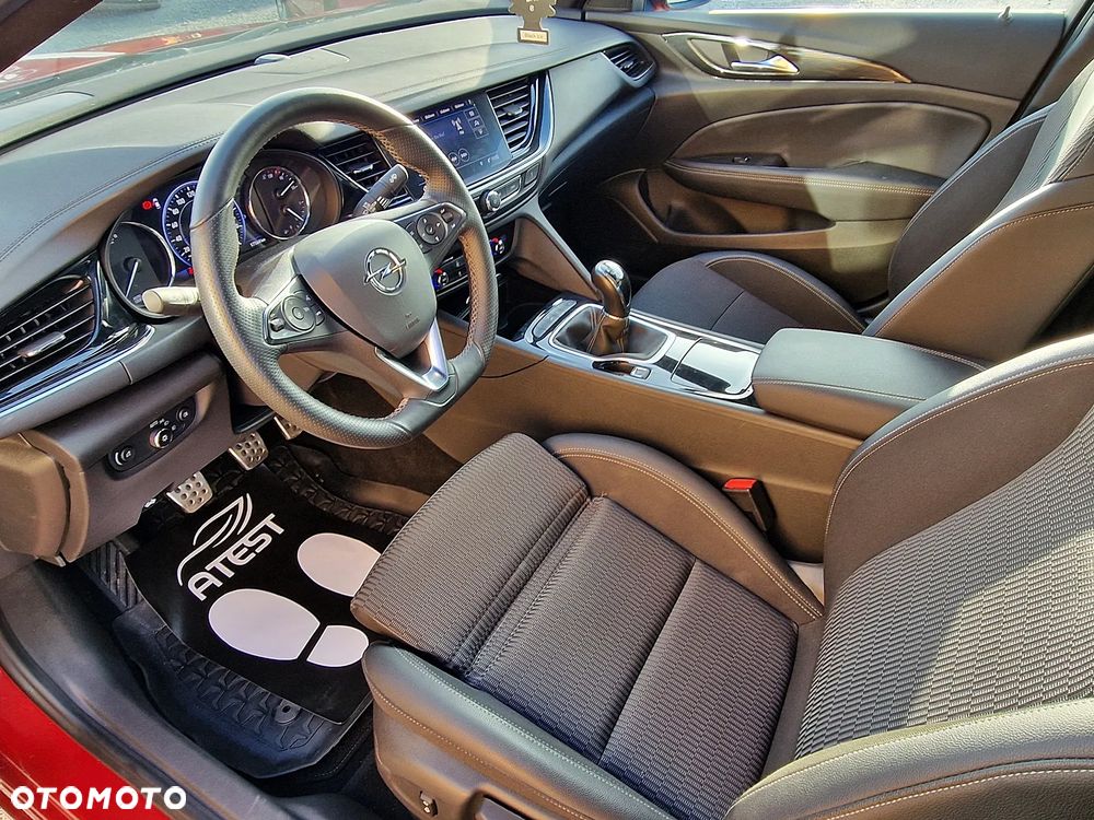 Opel Insignia 1.5 - 9