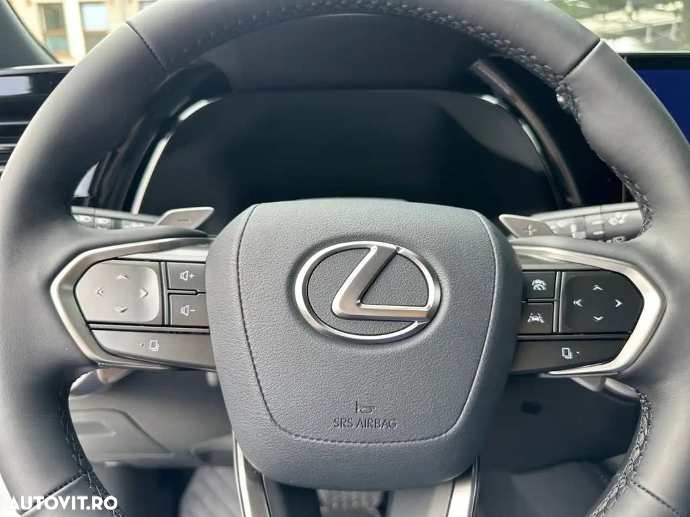 Lexus Seria RX - 7