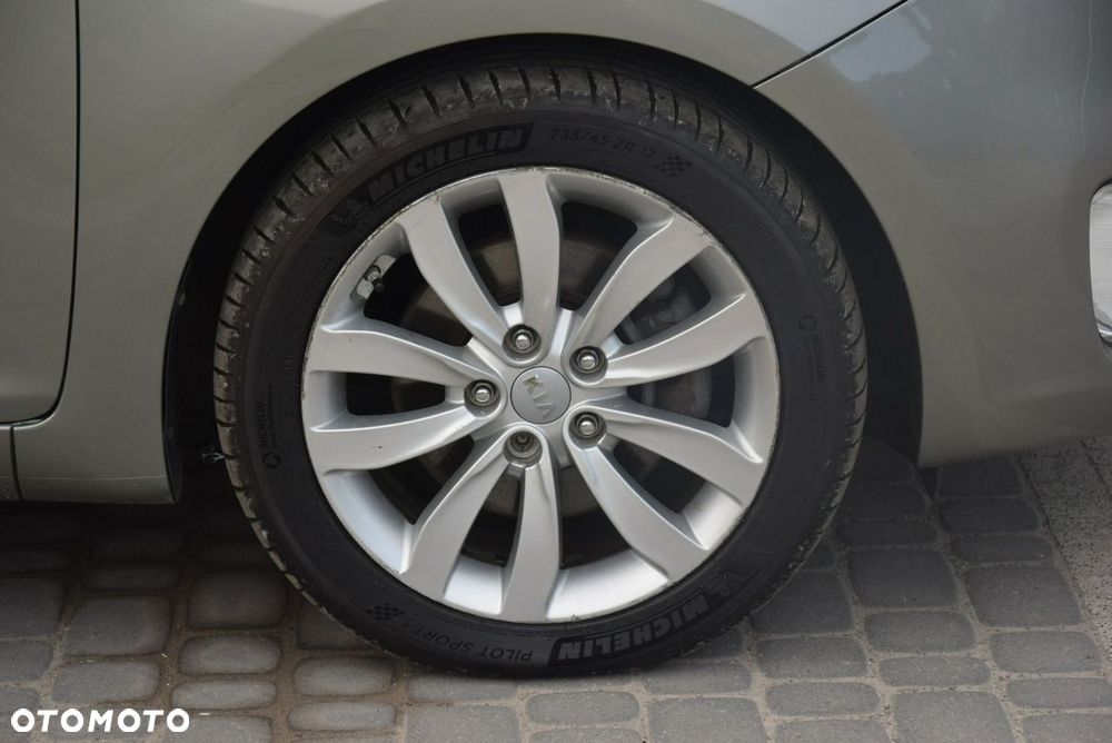 Kia Carens - 11