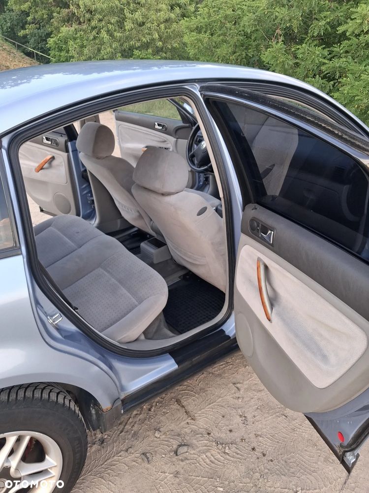 Volkswagen Passat 1.8T - 11