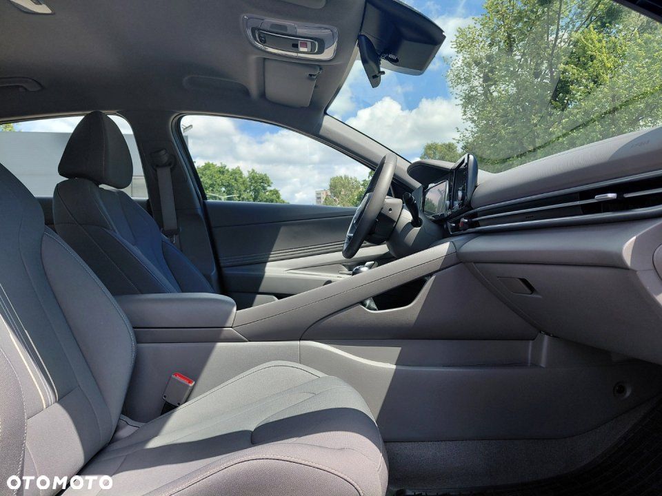 Hyundai Elantra - 30