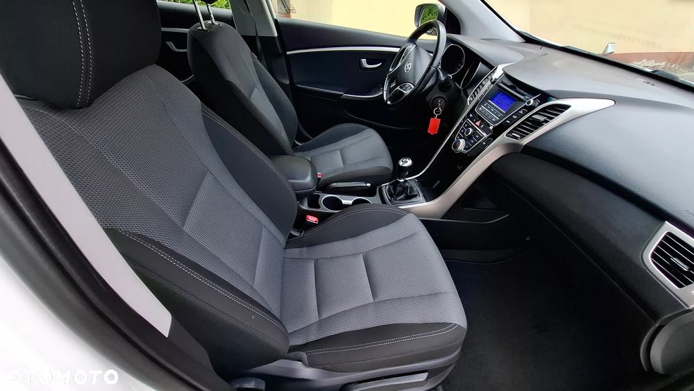 Hyundai i30 blue 1.4 YES Silver - 35