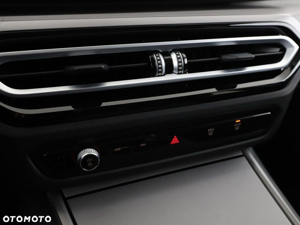 BMW Seria 3 318d - 29