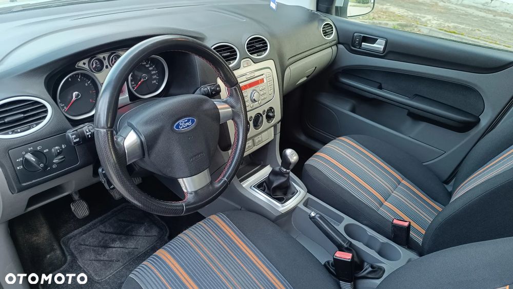 Ford Focus 1.6 16V Style+ - 23