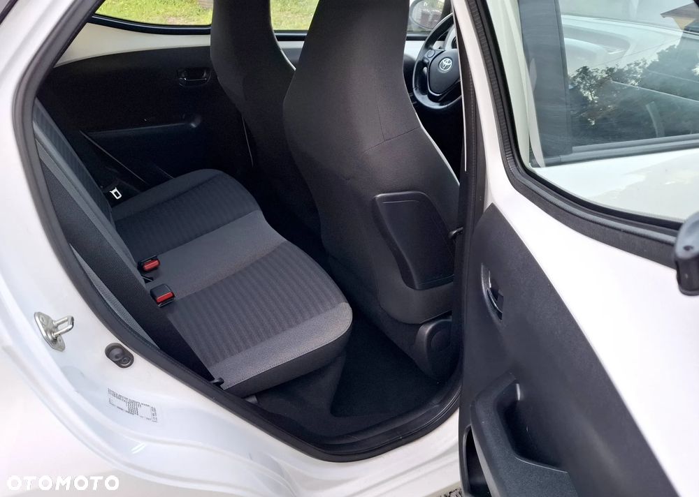 Toyota Aygo x-play connect - 21