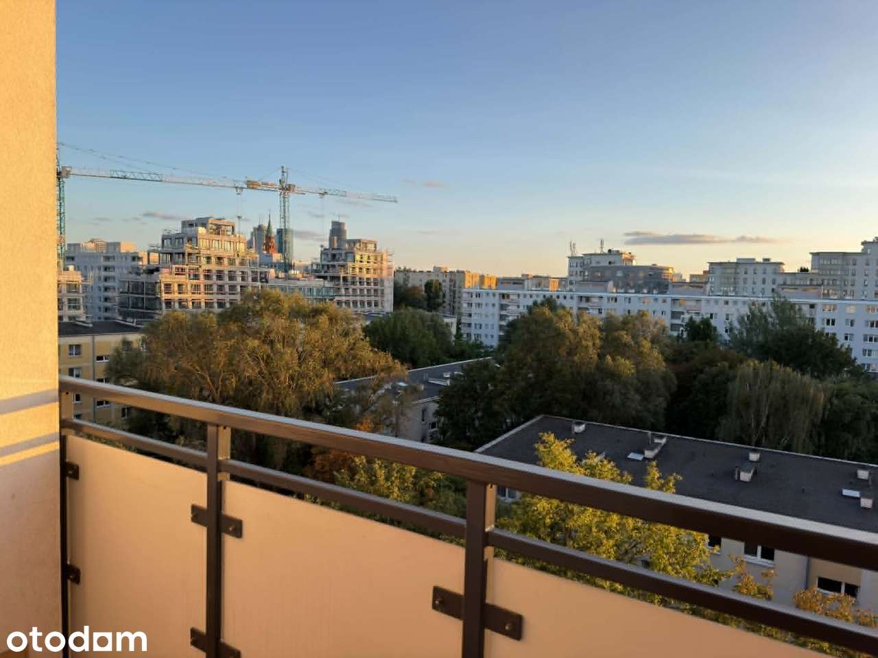 2 pokoje na 8 piętrze z widokiem, Muranów