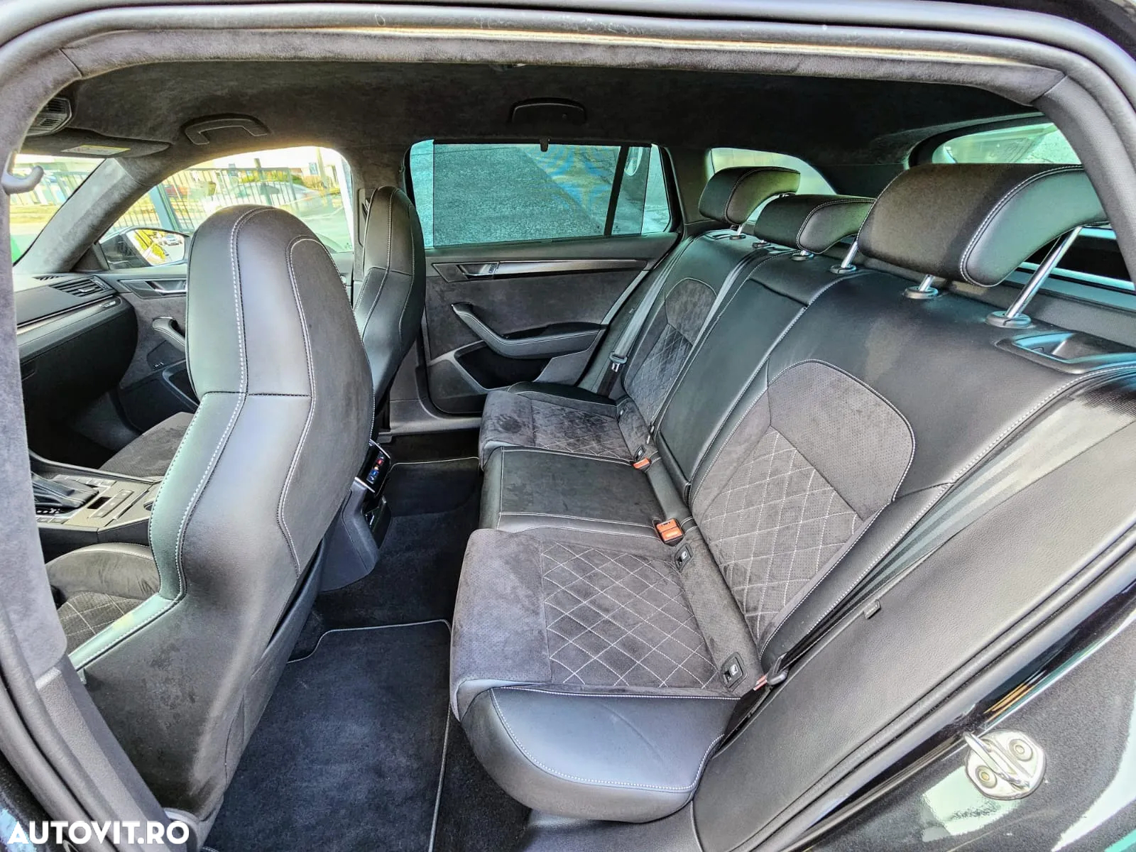 Skoda Superb Combi 2.0 TSI 4X4 DSG Sportline - 38