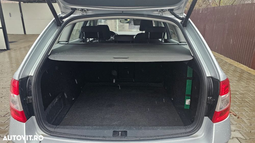 Skoda Octavia Combi 2.0 TDI DSG 4X4 Style - 8