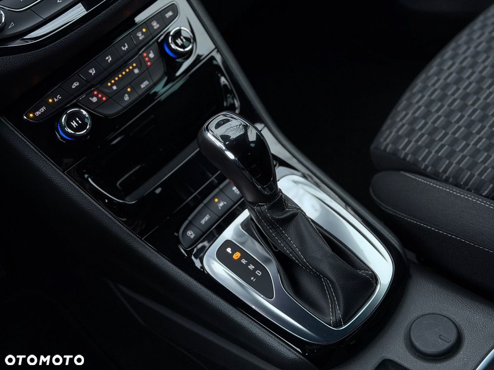 Opel Astra 1.4 T GPF Dynamic S&S - 24