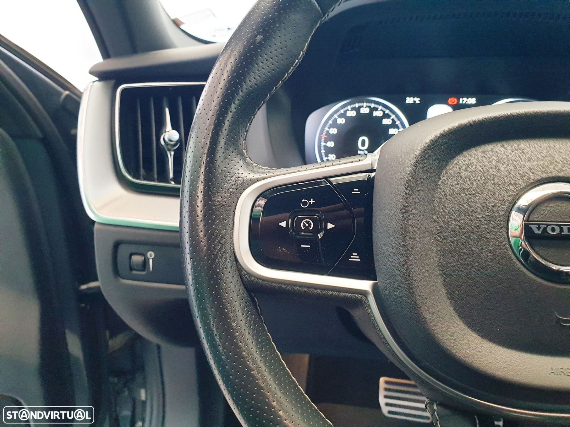 Volvo XC 60 2.0 D4 R-Design Geartronic - 14