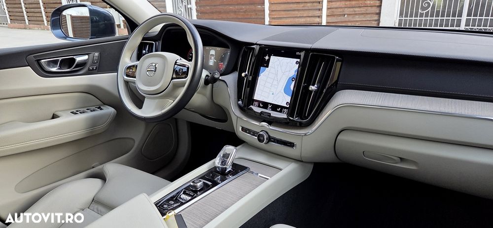 Volvo XC 60 B4 MHEV AT8 AWD Inscription - 24