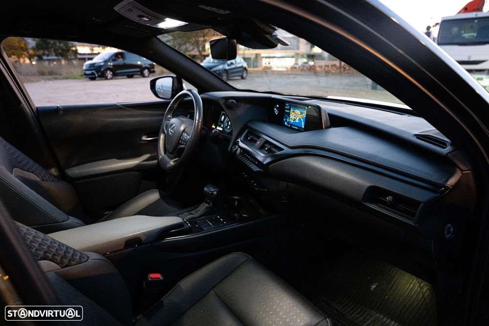 Lexus UX 250h Special Edition (LCA) - 12