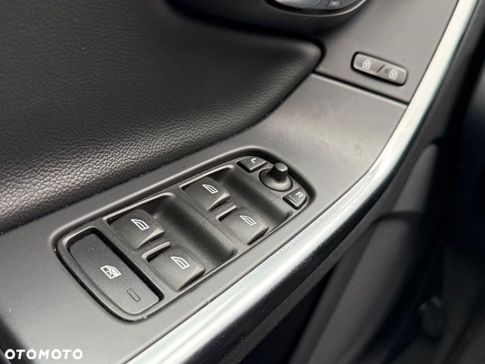 Volvo V60 D2 Momentum - 32