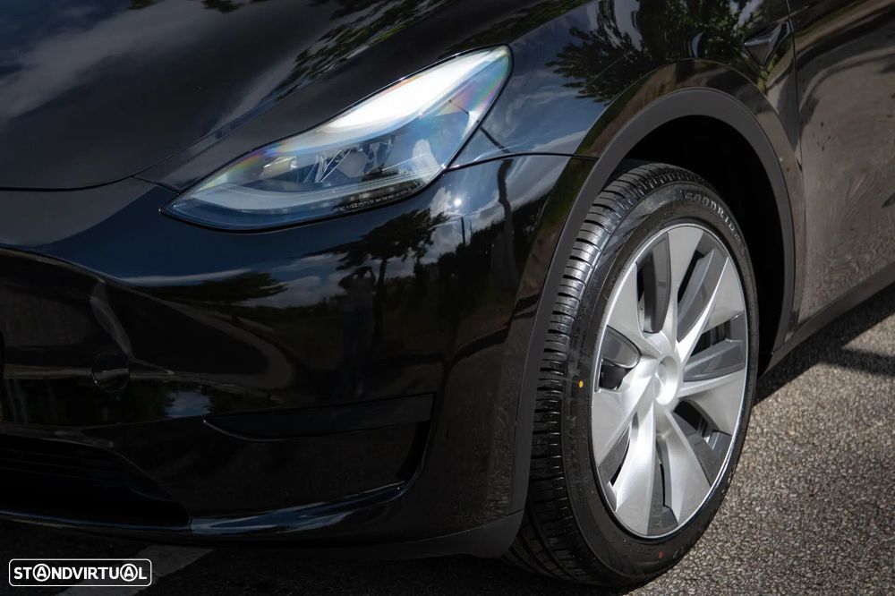 Tesla Model Y - 61