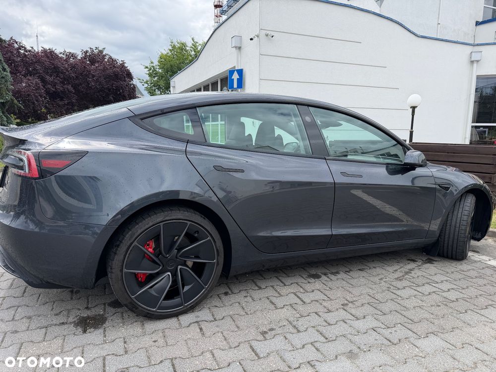 Tesla Model 3 AWD - 11