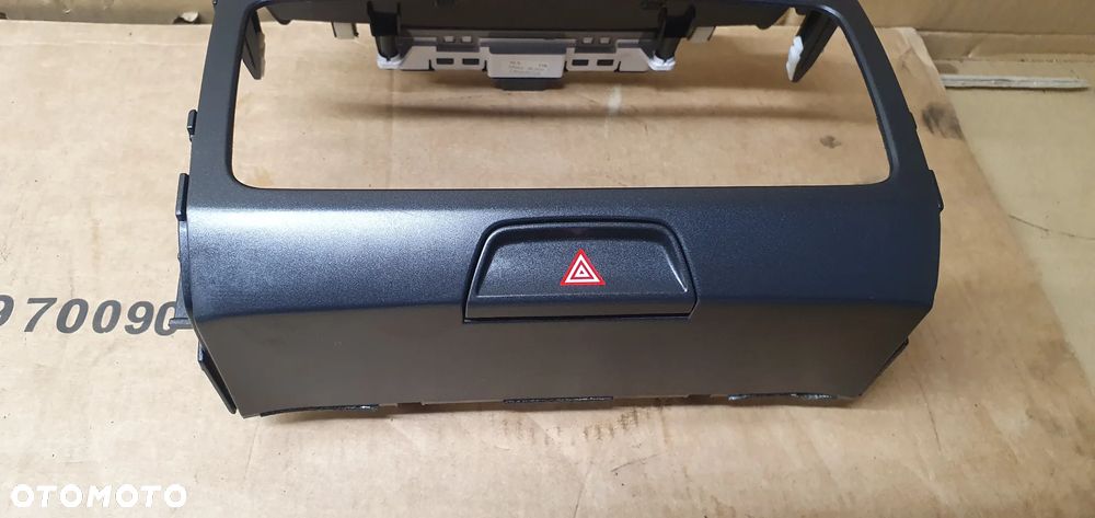 Ramka dekor radia konsoli włącznik awaryjnych Kia Sportage III - 4