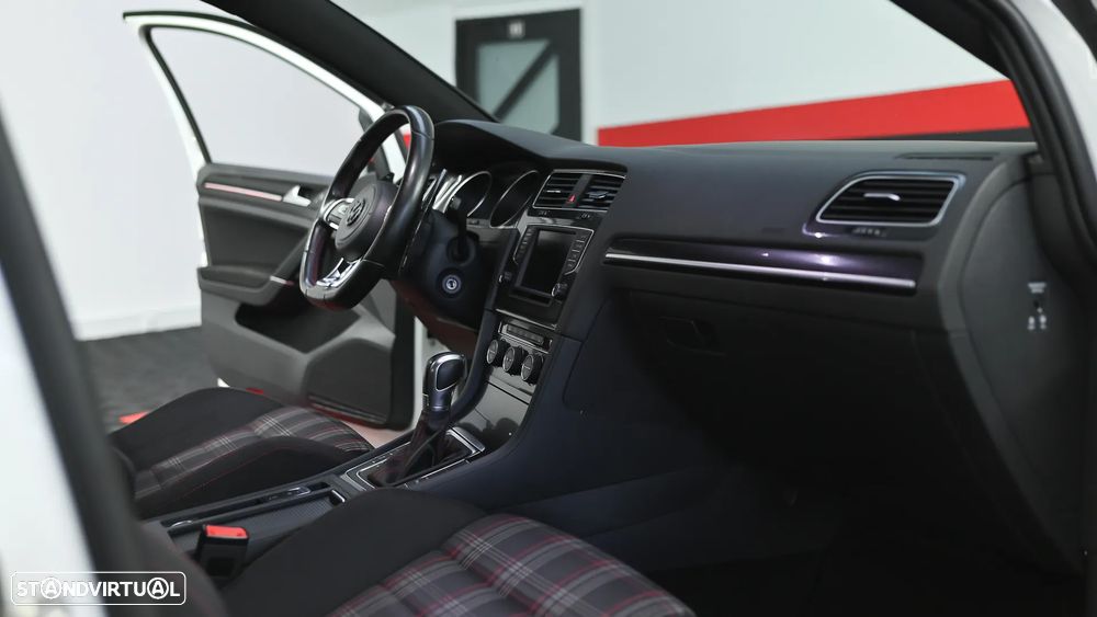 VW Golf 2.0 TSi GTi DSG Performance - 33