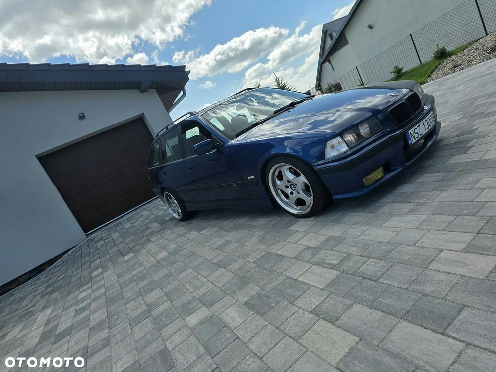 BMW Seria 3 328i - 3