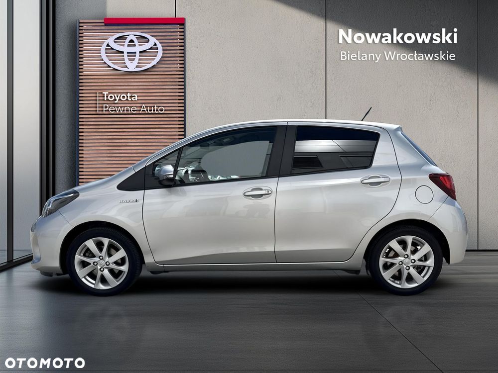 Toyota Yaris Hybrid 100 Premium - 4