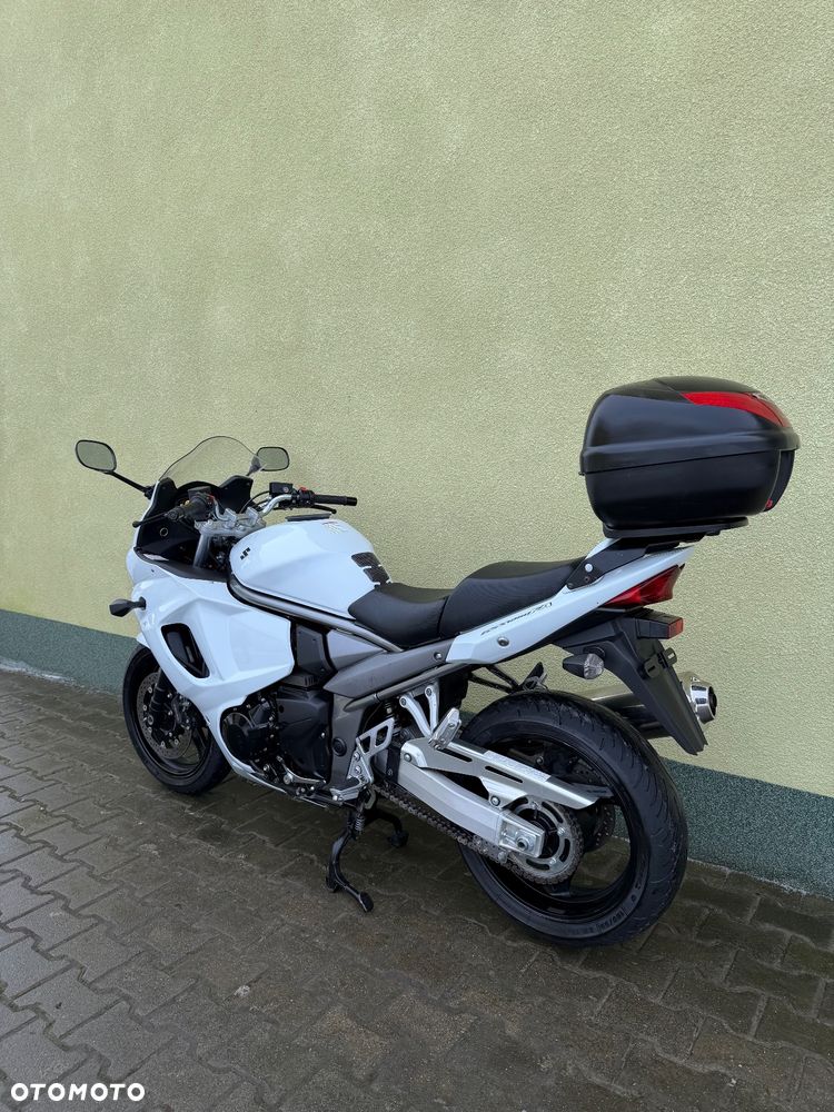 Suzuki GSX - 20