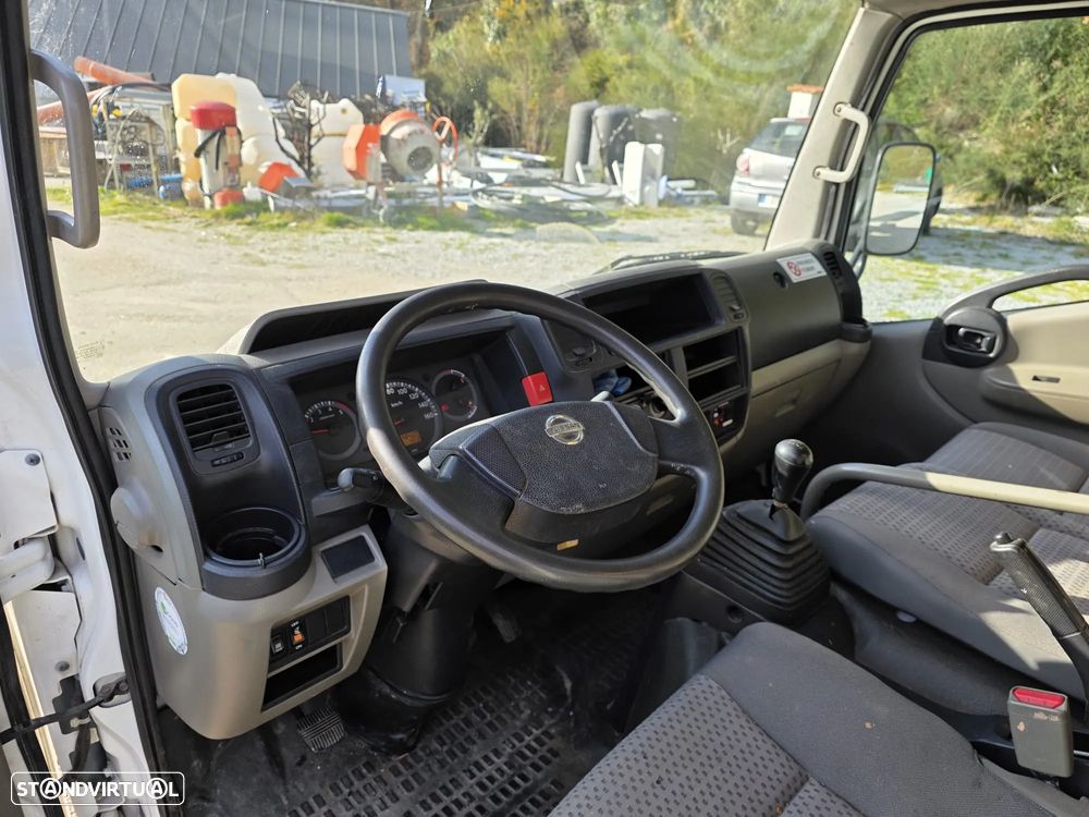 Nissan CABSTAR COM BARQUINHA - 11