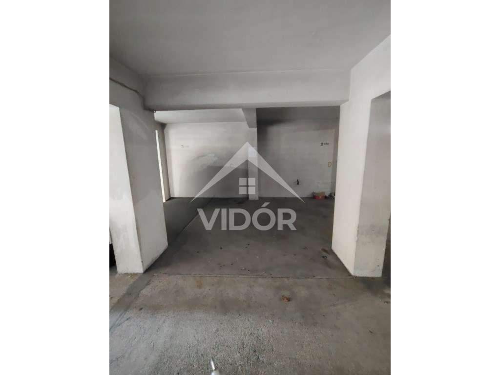 Garagem junto a Circunvalação - Montes Burgos - Grande imagem: 3/3
