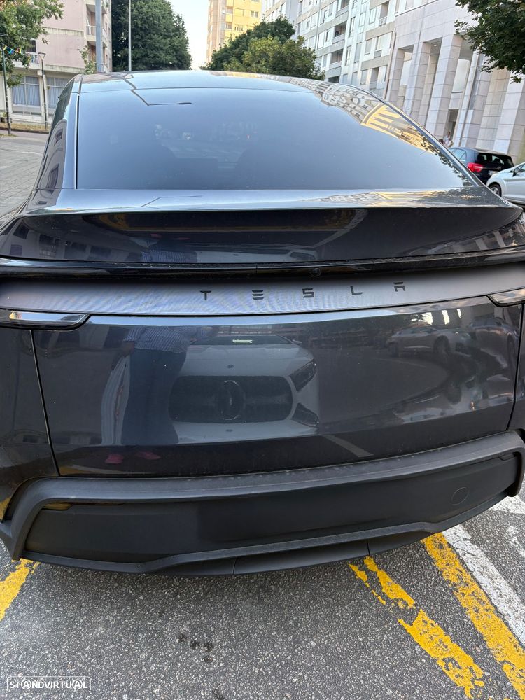 Tesla Model Y - 4