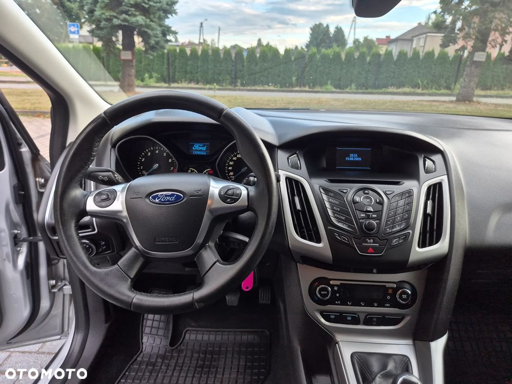 Ford Focus - 32