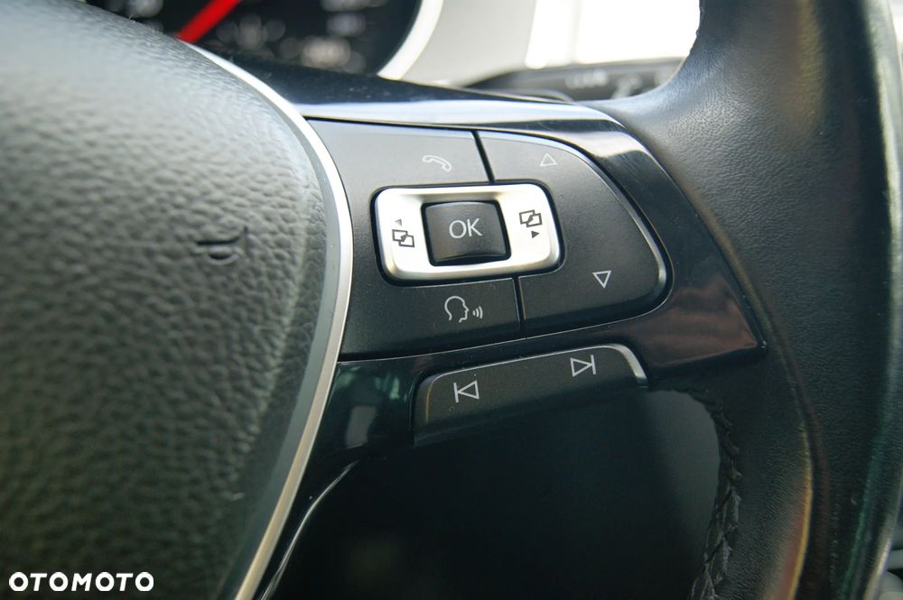Volkswagen Passat 1.6 TDI SCR DSG Business - 19