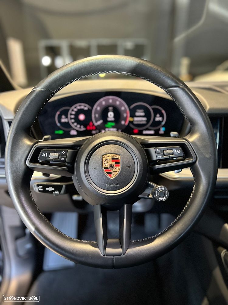 Porsche Cayenne Coupé E-Hybrid - 16