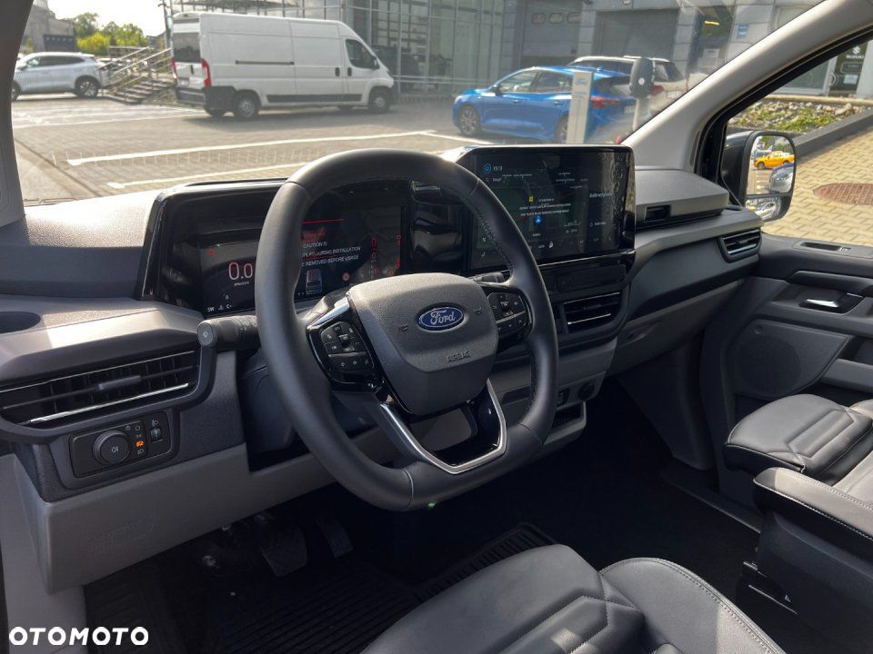 Ford Tourneo Custom - 9