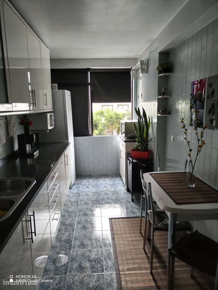 T1+1 em Matosinhos | Cozinha remodelada | Boa exposição solar - Grande imagem: 4/12