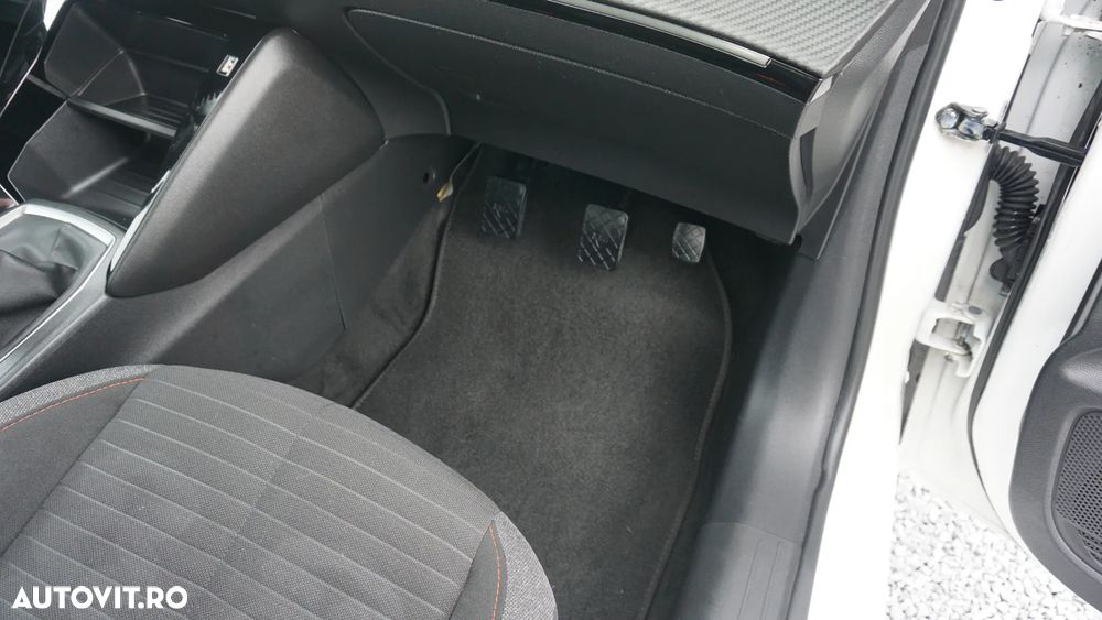 Peugeot 208 BlueHDi 100 GT - 11
