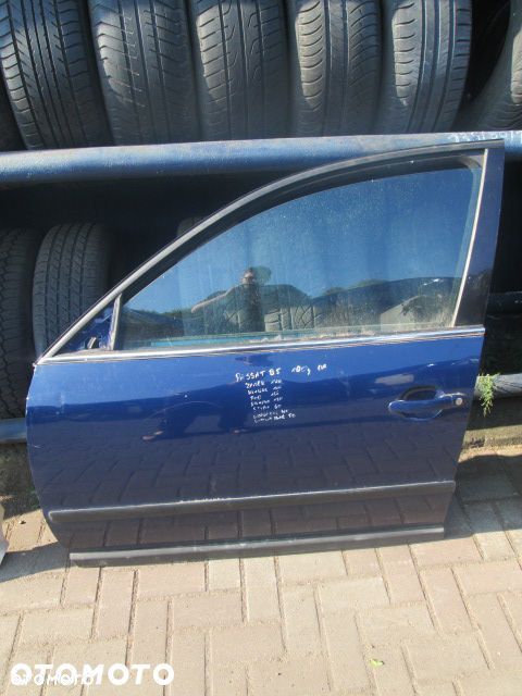 KLAMKA DRZWI VW PASSAT B5 LEWY PRZEDNI PODNOSNIK  ZAMEK LISTWA BOCZEK - 1