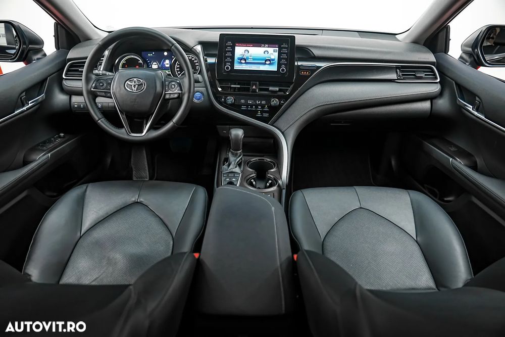 Toyota Camry Luxury - 2