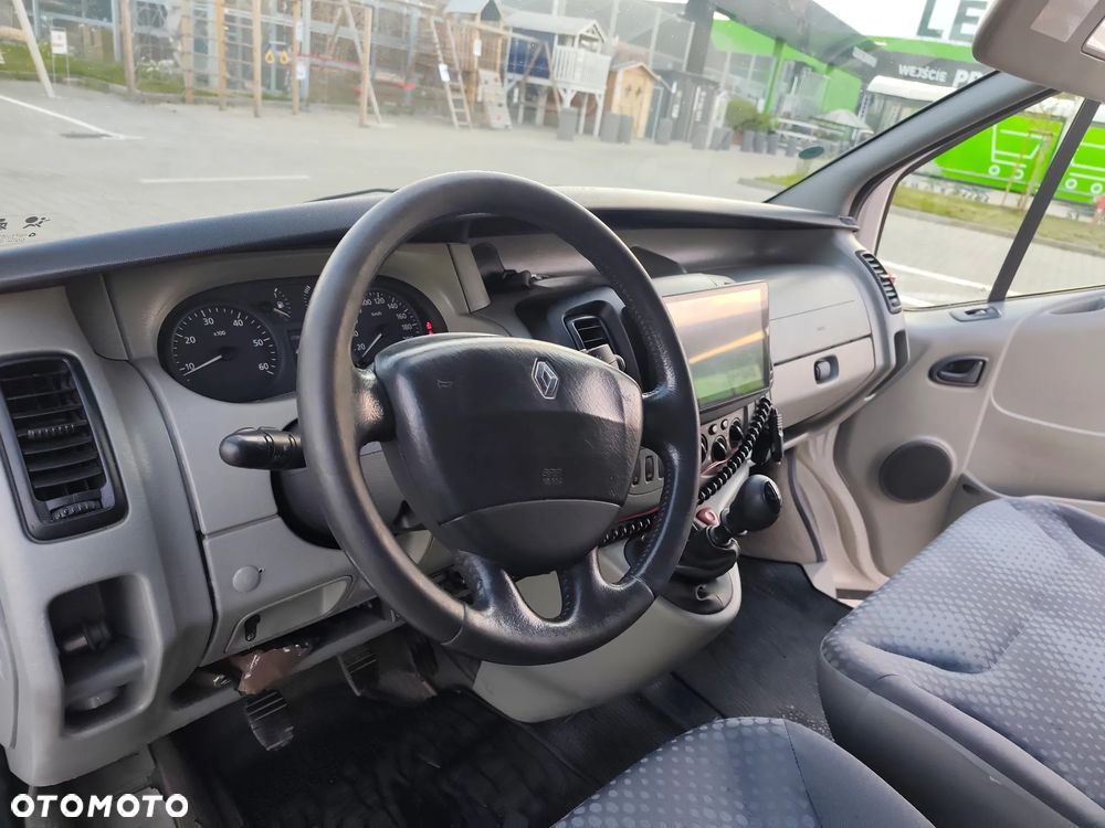 Renault Trafic Passenger - 4