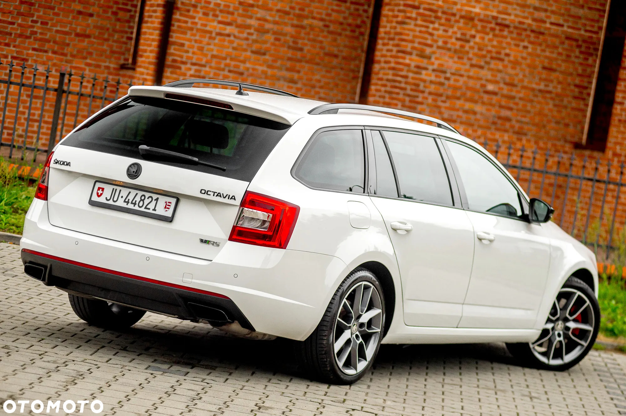 Skoda Octavia 2.0 TSI RS - 16
