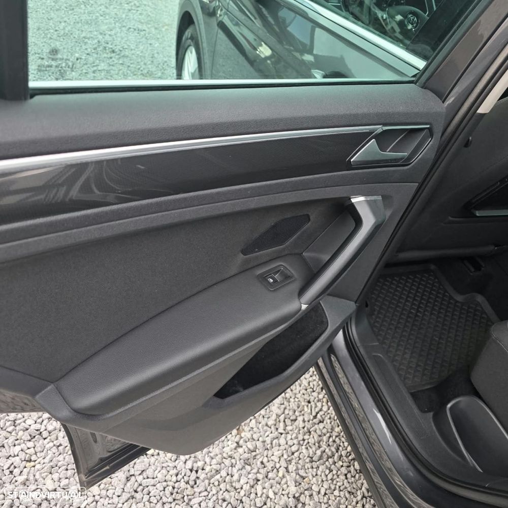 VW Tiguan 2.0 TDi Sport BlueMotion - 36