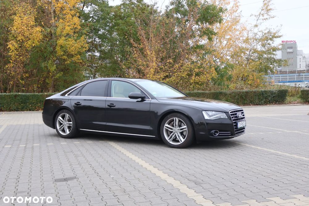 Audi A8 2012 photo 4