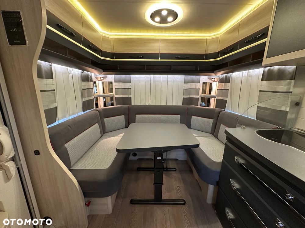 Hobby 460 UFE DE LUX EDITION z napędem i markizą pompowaną. - 12