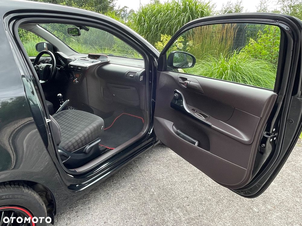 Toyota iQ 1.33 - 16