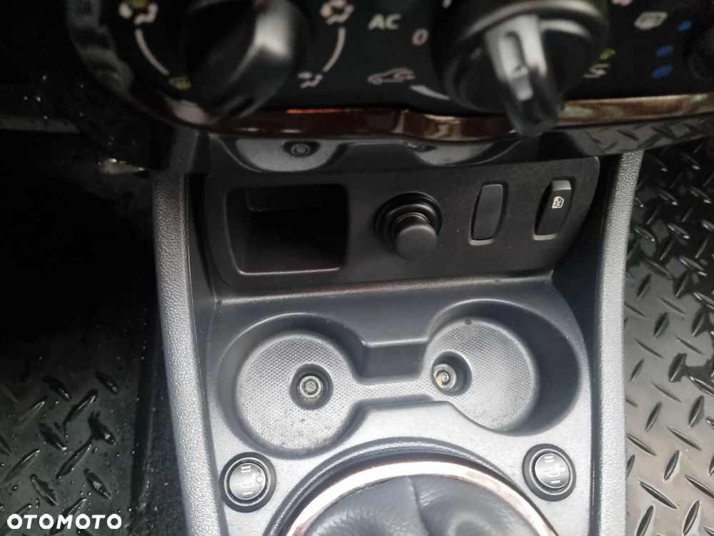 Dacia Duster 1.6 16V 105 4x2 Prestige - 14