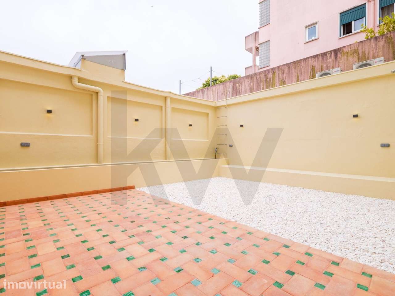 Excelente Apartamento Contemporâneo T1 com 55m2 e Pátio Privativo – Ca - Grande imagem: 2/20