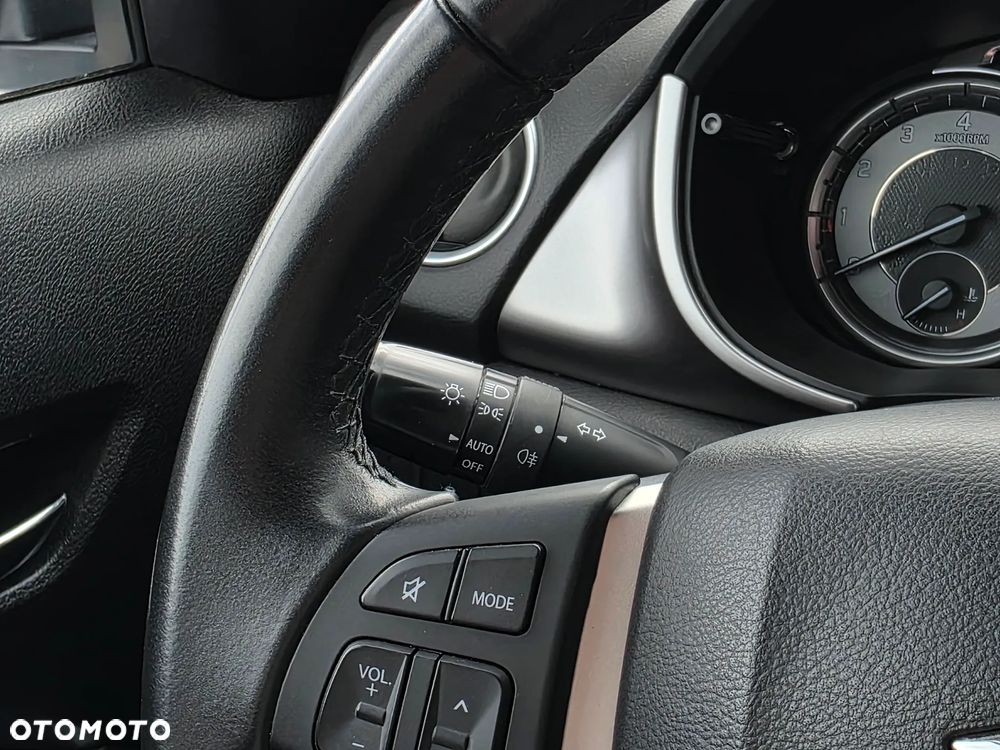 Suzuki Vitara 1.4 Boosterjet SHVS Premium 2WD - 11