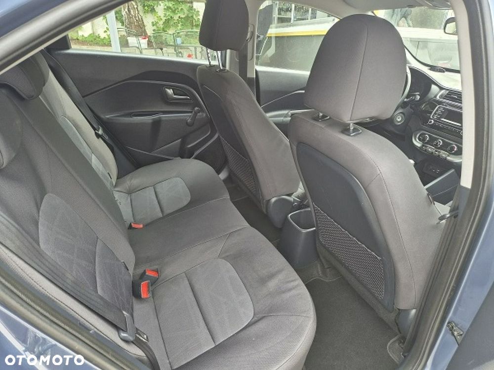 Kia Rio - 17
