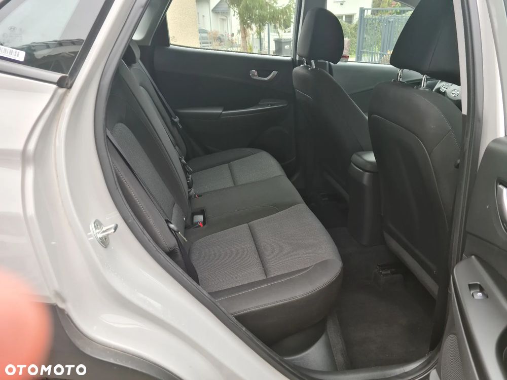 Hyundai Kona - 32