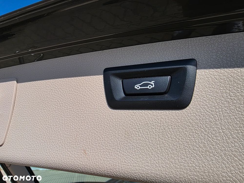 BMW Seria 3 318d DPF Touring Edition Exclusive - 12
