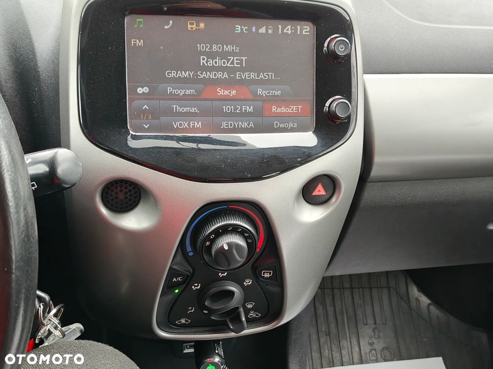 Toyota Aygo x-play touch - 12