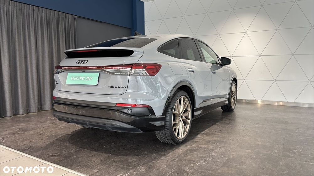 Audi Q4 e-tron - 6